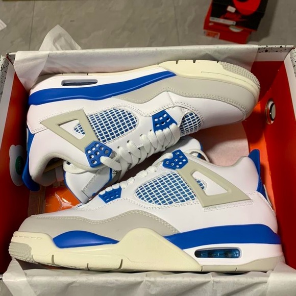 Yo fresh jordon 4s right here